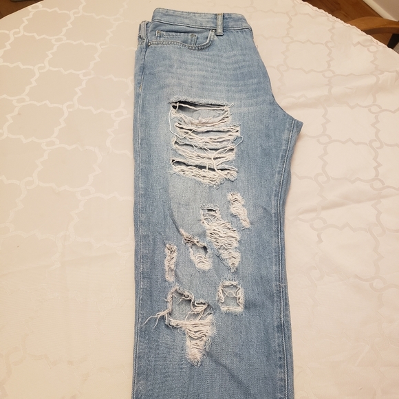 Forever 21 Distressed Mom Jean - Picture 4 of 9